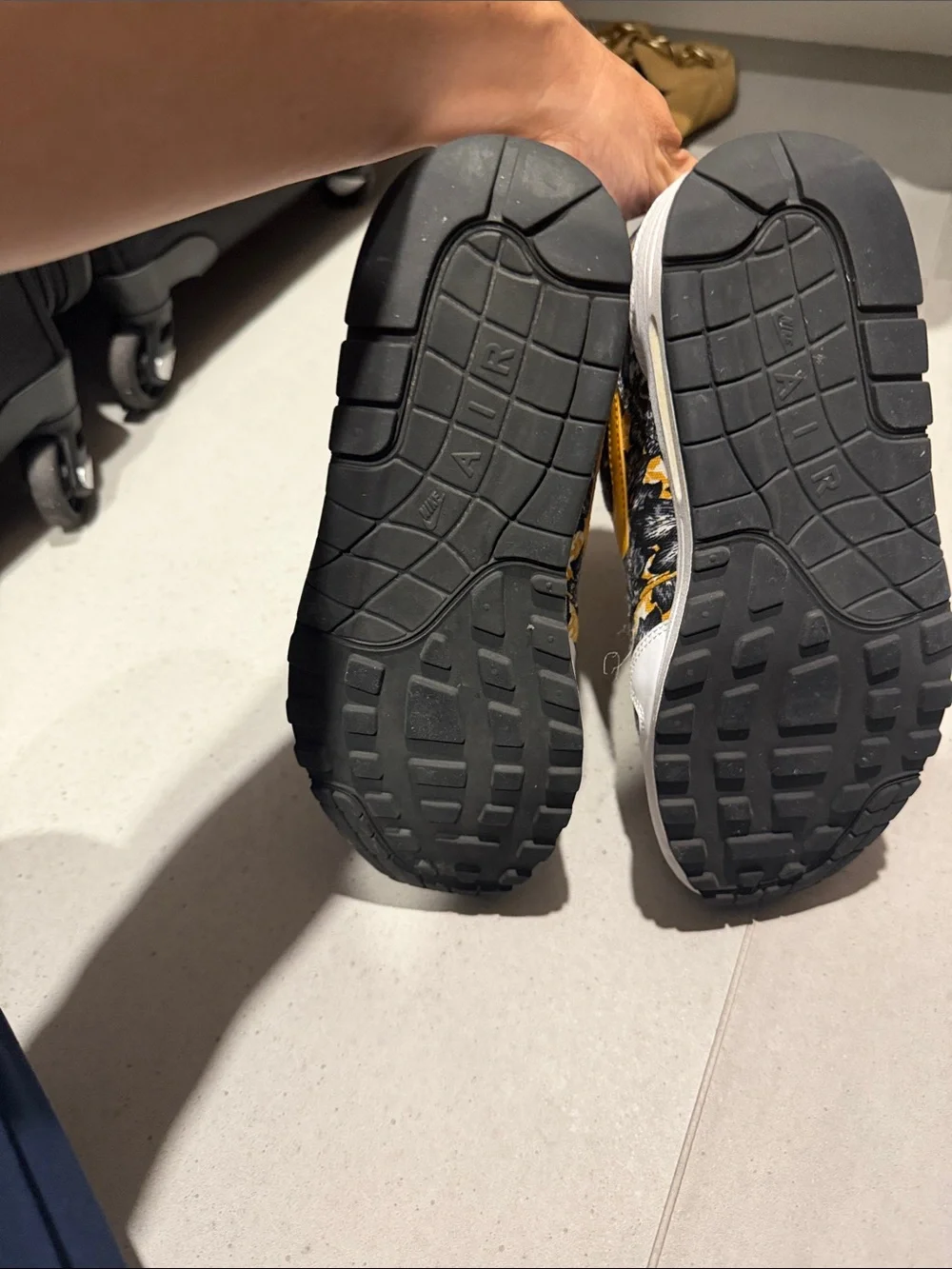 Nike sneakers bold